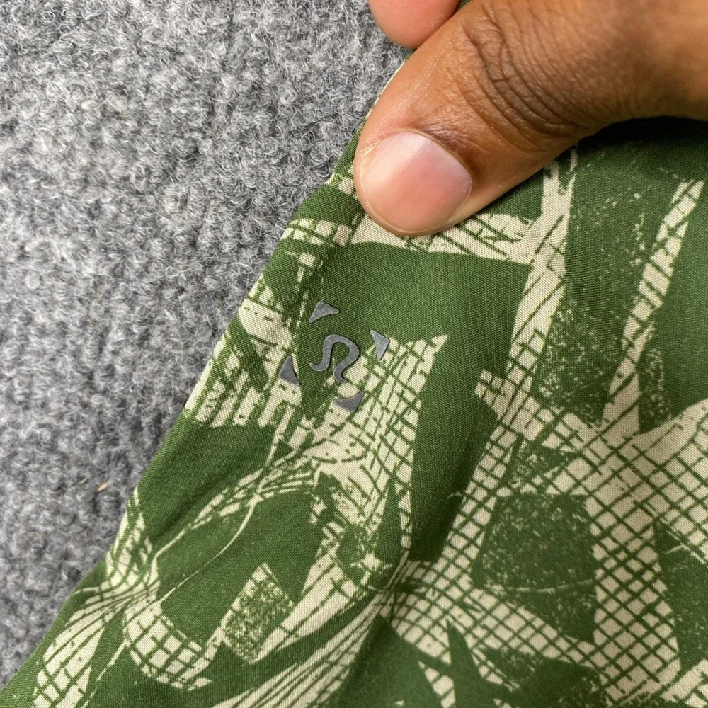 Lululemon Mens Green White Geometric Leaf Print Athletic Shorts Size M